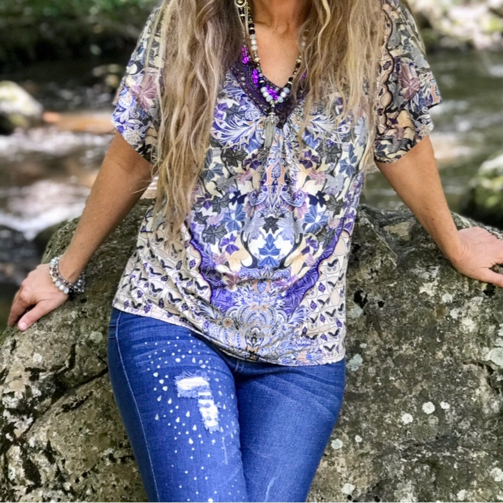 Live And Let Live Sequins Embroidery V-Neck Purple to Butterfly Floral Size Smal